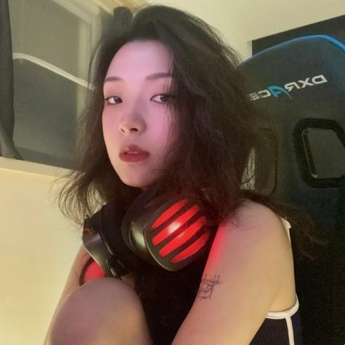 《CSGO女神解码：特立独行的“战场”玫瑰》