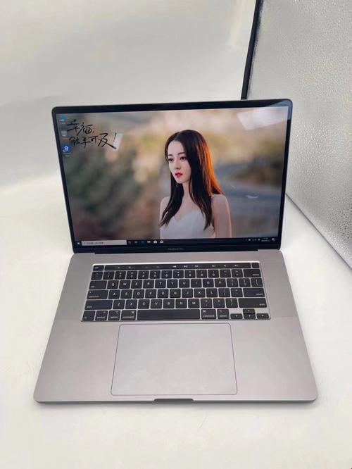 19岁MacBook Pro未满16岁？网友热议新焦点，游戏攻略界的小尴尬