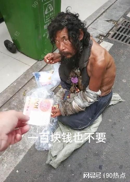 《慷慨侠影：论施舍之道，网友纷纭》